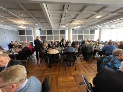 Bornholmerforeningens medlemmer nyder maden